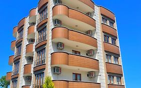 Lustra Garden Suite